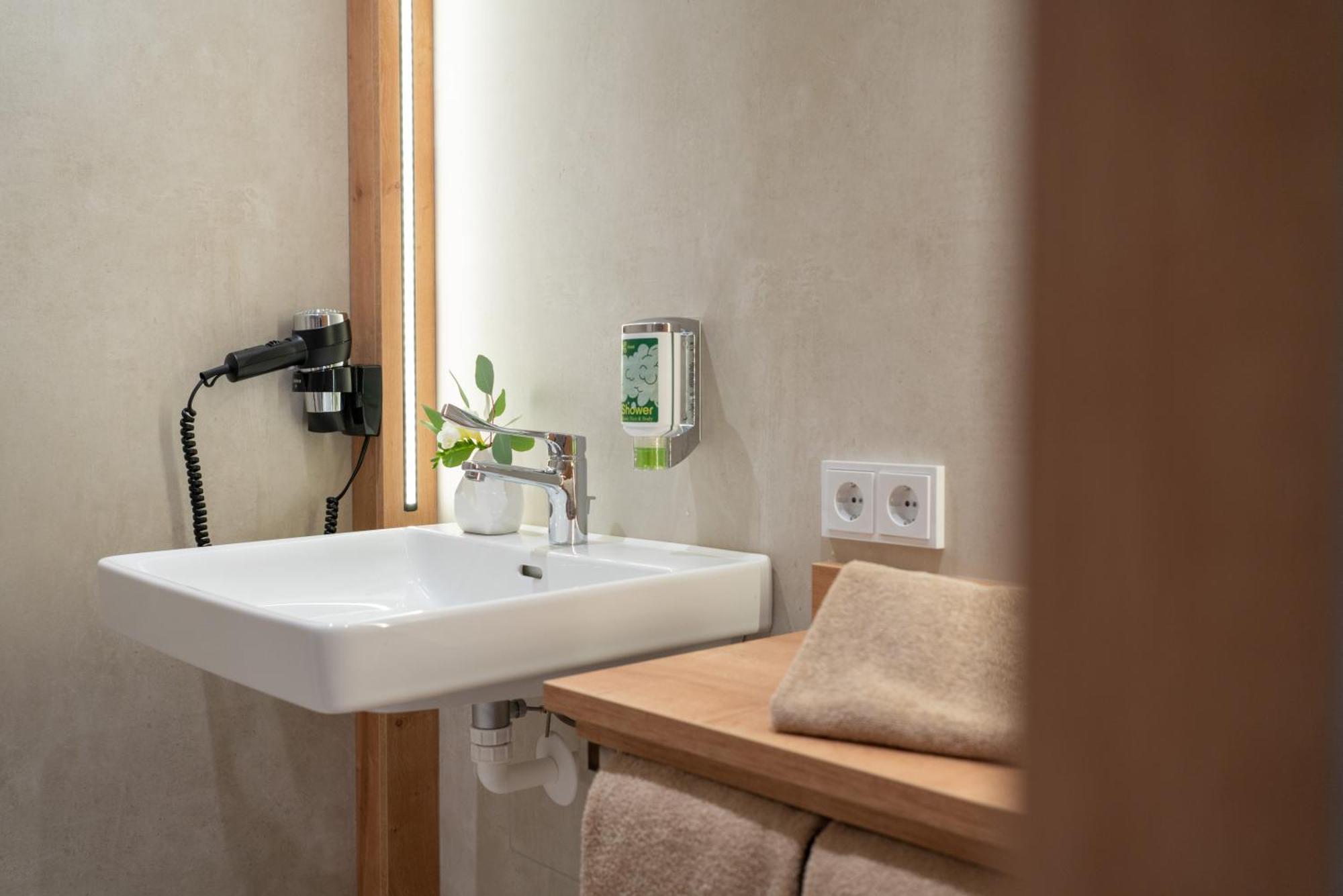 Eee Hotel Eberstalzell ภายนอก รูปภาพ